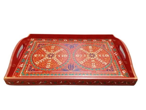 Angled side view of tray