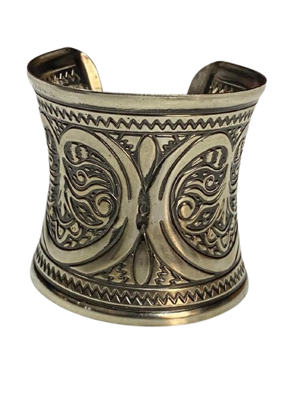 Elegant Cuff Bracelet – Timeless Style for Every Wrist - Image 4