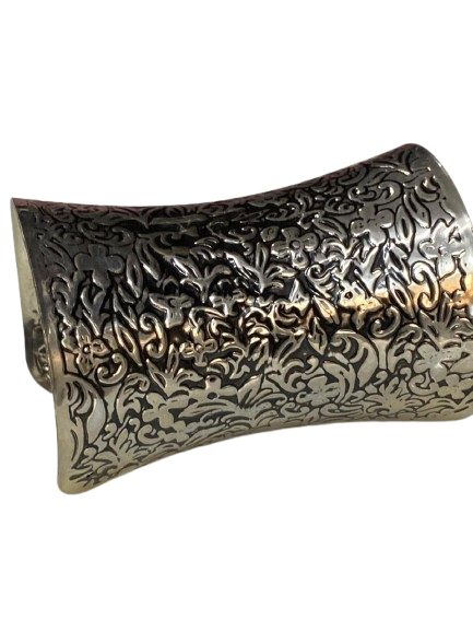 Elegant Cuff Bracelet – Timeless Style for Every Wrist - Image 8
