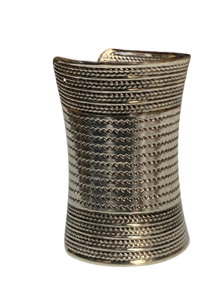 Elegant Cuff Bracelet – Timeless Style for Every Wrist - Image 4