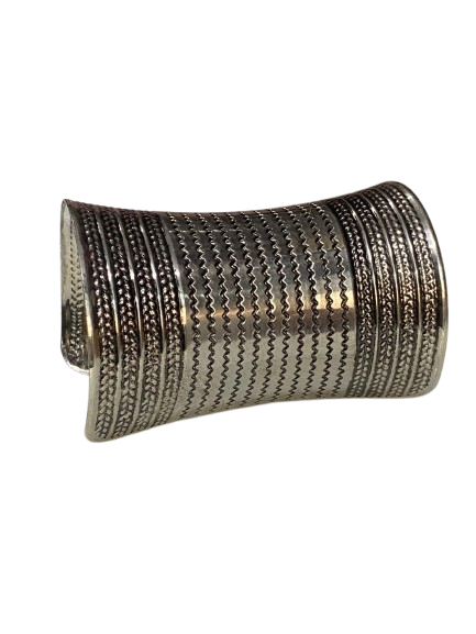 Elegant Cuff Bracelet – Timeless Style for Every Wrist - Image 8