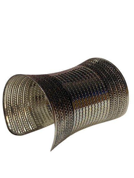 Elegant Cuff Bracelet – Timeless Style for Every Wrist - Image 7