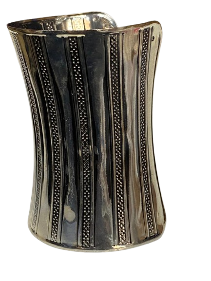 Elegant Cuff Bracelet – Timeless Style for Every Wrist - Image 3