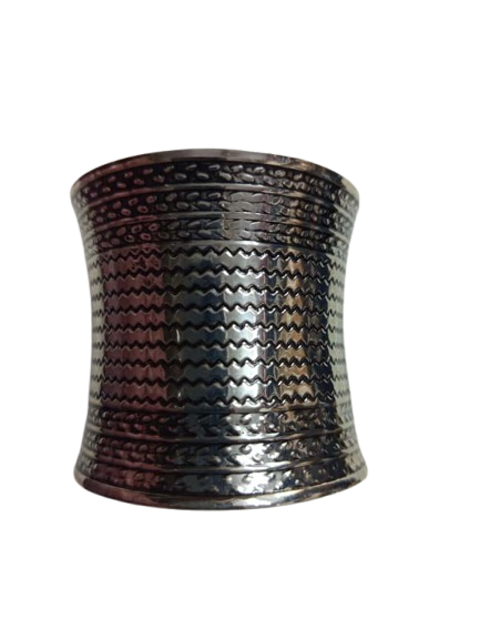 Elegant Cuff Bracelet – Timeless Style for Every Wrist - Image 3