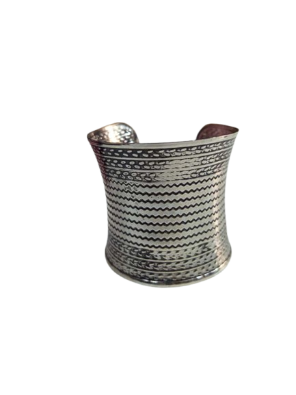 Elegant Cuff Bracelet – Timeless Style for Every Wrist - Image 4