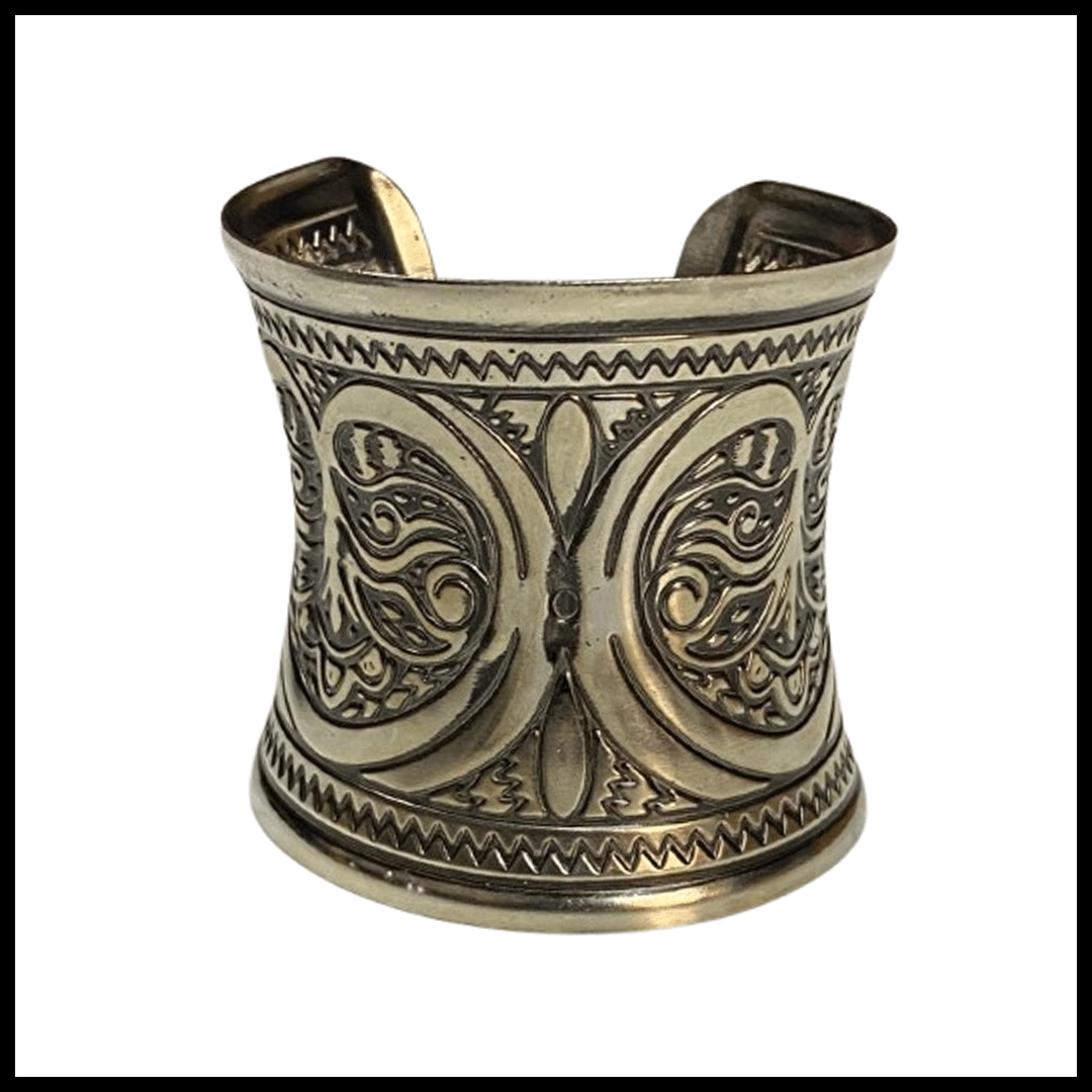 Elegant Cuff Bracelet – Timeless Style for Every Wrist - Image 2