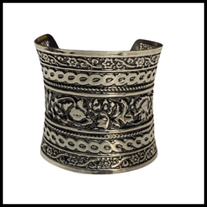 Elegant Cuff Bracelet – Timeless Style for Every Wrist