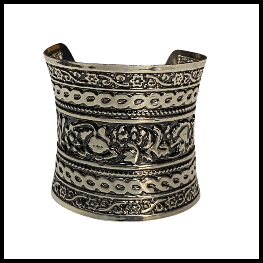 Elegant Cuff Bracelet – Timeless Style for Every Wrist - Image 2