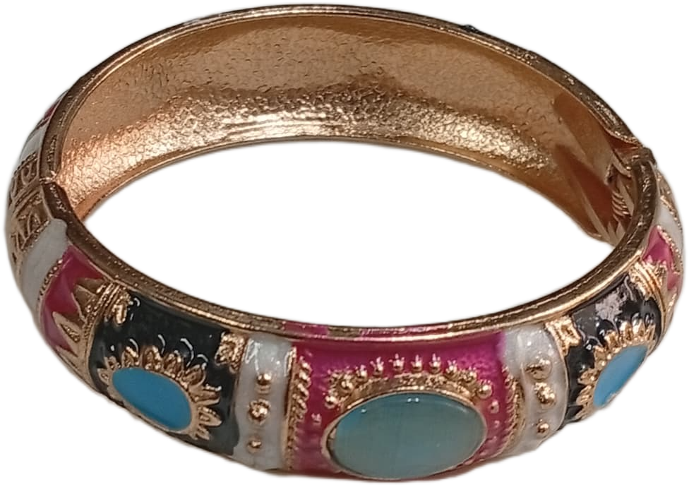 Stylish Ethnic Cuff Bracelet – Classic Handmade Accessory - Image 3