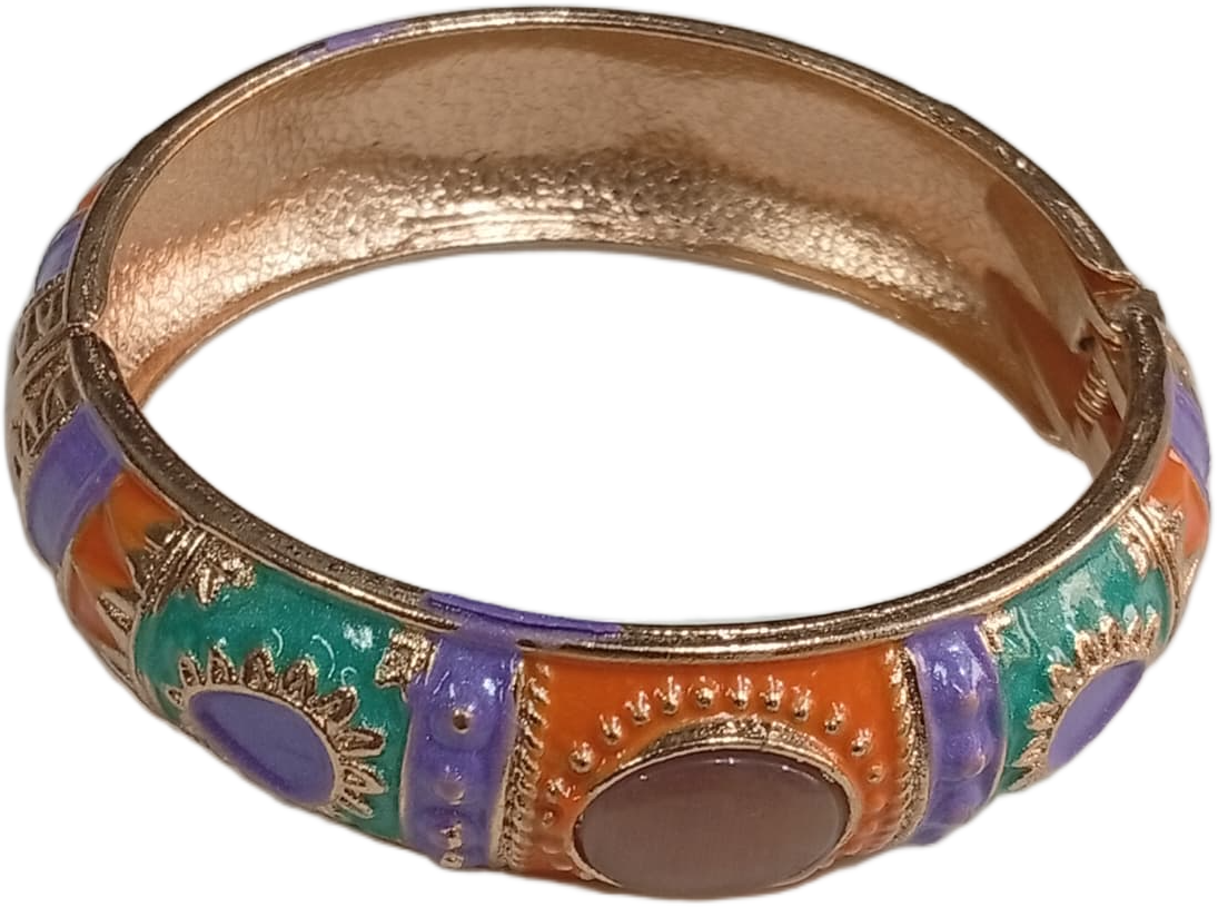 Stylish Ethnic Cuff Bracelet – Classic Handmade Accessory - Image 3