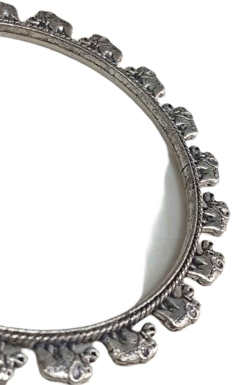 Stylish Ethnic Cuff Bracelet – Classic Handmade Accessory - Image 5
