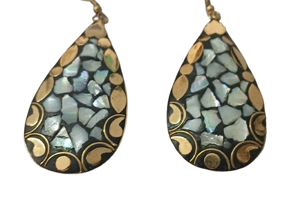 Elegant Handcrafted Earrings – Sparkle with Timeless Style - Image 3