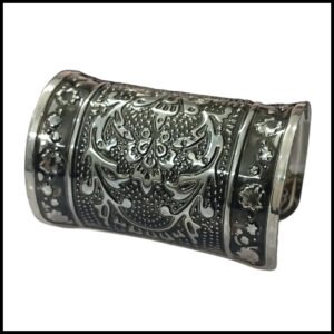 Elegant Cuff Bracelet – Timeless Style for Every Wrist