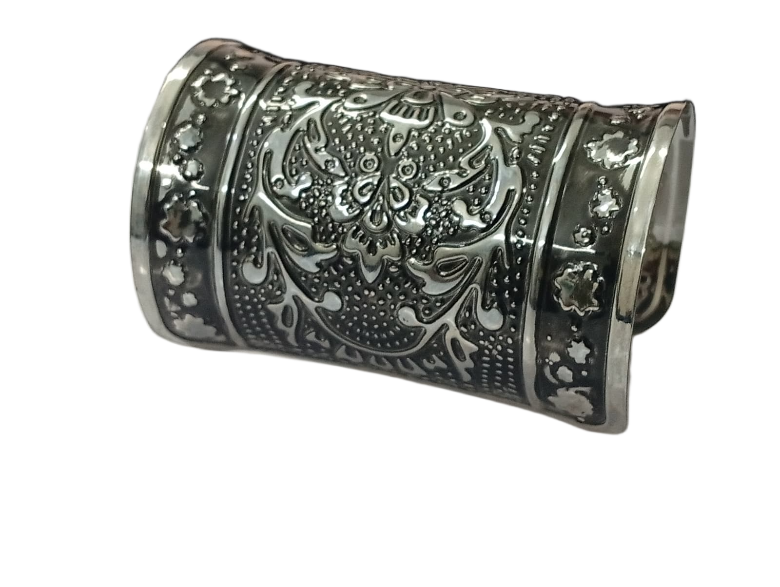 Elegant Cuff Bracelet – Timeless Style for Every Wrist - Image 4