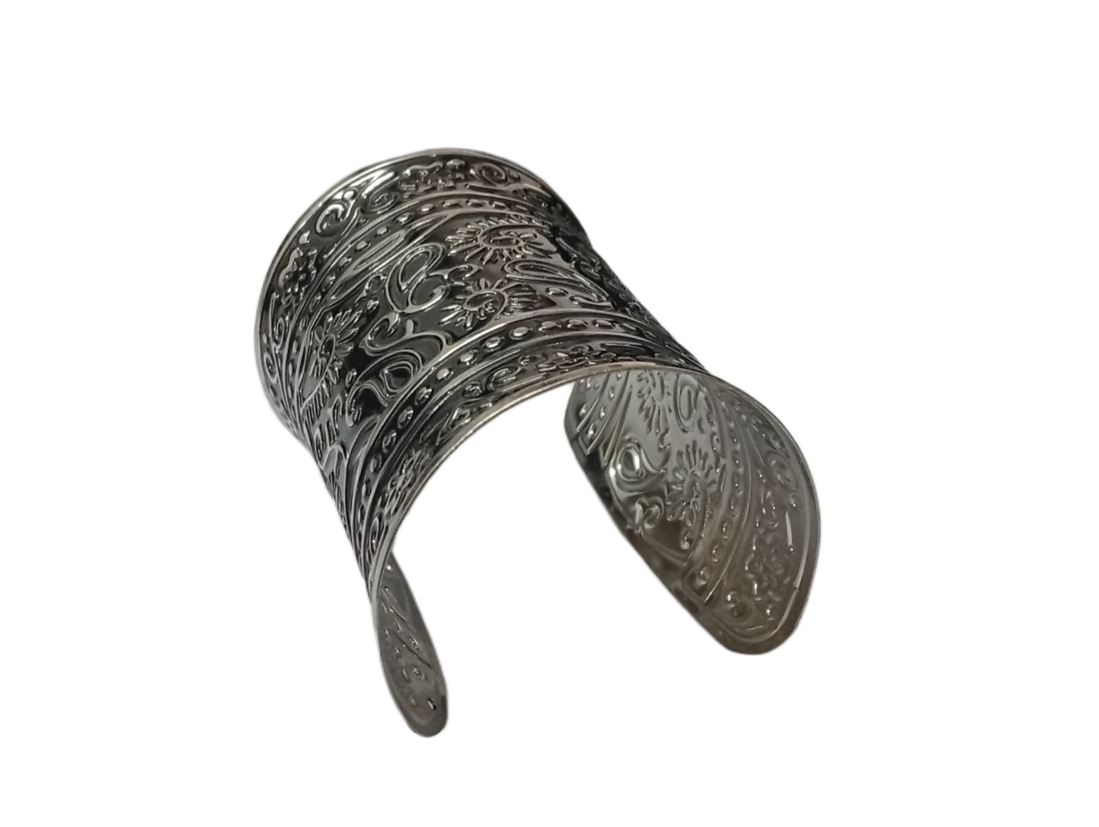 Elegant Cuff Bracelet – Timeless Style for Every Wrist - Image 4