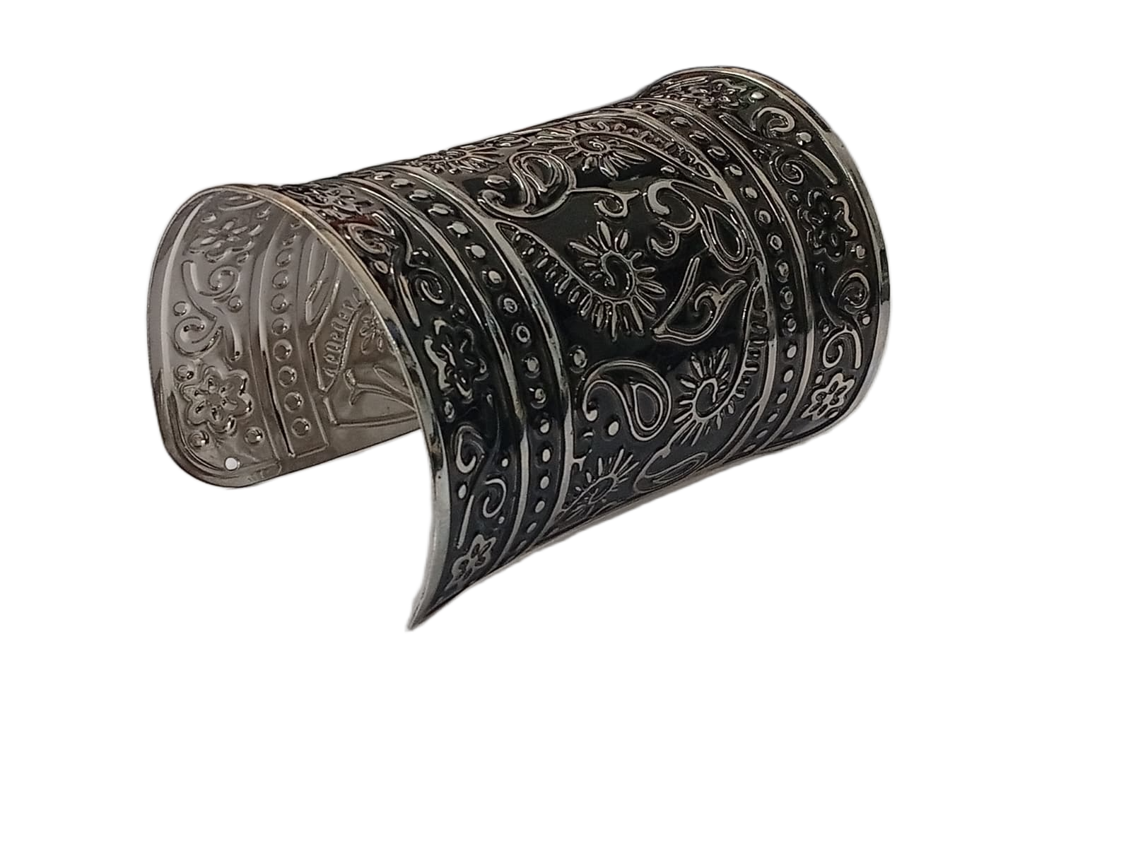 Elegant Cuff Bracelet – Timeless Style for Every Wrist - Image 6