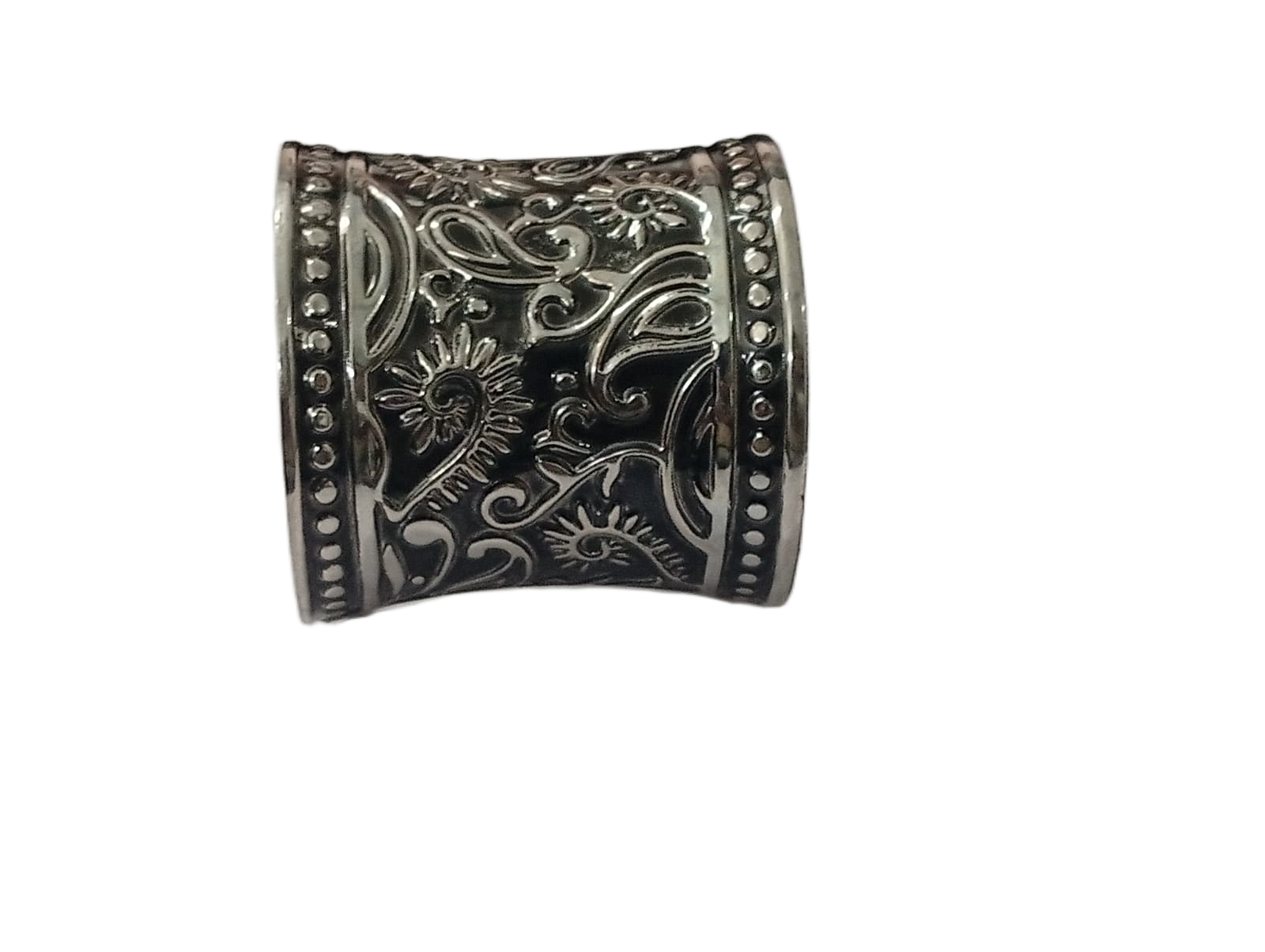 Elegant Cuff Bracelet – Timeless Style for Every Wrist - Image 3